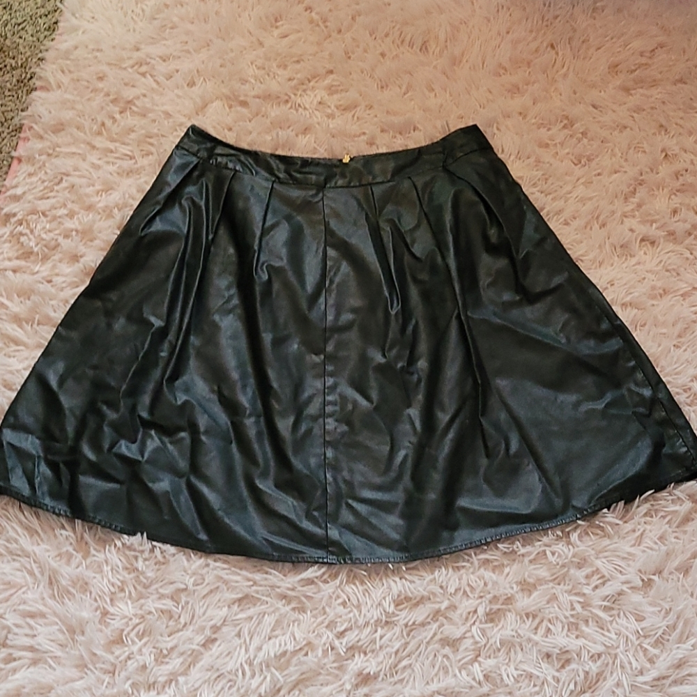 ⭐3 for $15 SALE!⭐ Pleather flare skirt -- size 10